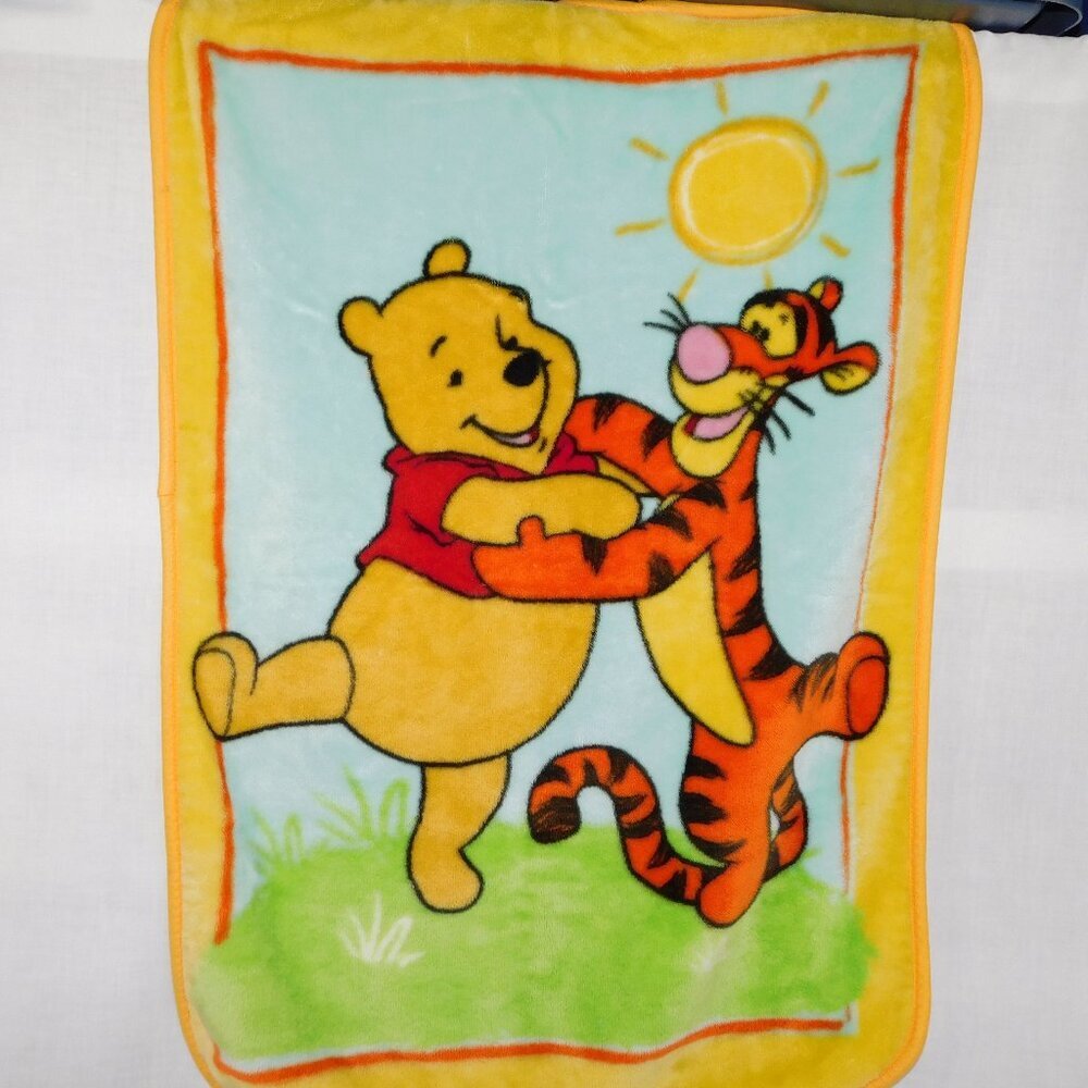 VTG Disney Winnie the Pooh Tigger Hugging Dancing 30" x 42" Plush Fleece Blanket
